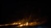 Un campo es incendiado por bombardeos cerca de la línea del frente, en medio del ataque de Rusia a Ucrania, en la región de Dónetsk, Ucrania, el 8 de abril de 2024.