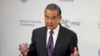 Menteri Luar Negeri China, Wang Yi, berbicara dalam Konferensi Keamanan Munich, di Munich, Jerman, pada 17 Februari 2024. (Foto: AP/Matthias Schrader)