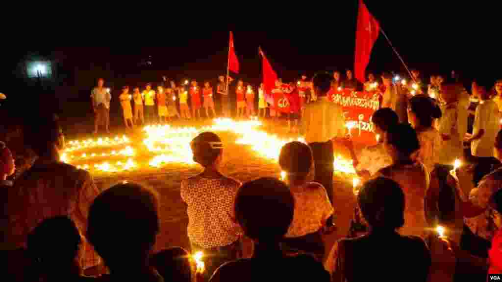 ပဇီကြီးရွာ လေကြောင်းတိုက်ခိုက်မှုကြောင့် သေဆုံးခဲ့ကြသူတွေအတွက် ကနီမြို့နယ်ပြည်သူတွေ ဆုတောင်း (Photo@ ကနီ နွေဦးတော်လှန်ရေး သပိတ်အင်အားစု)