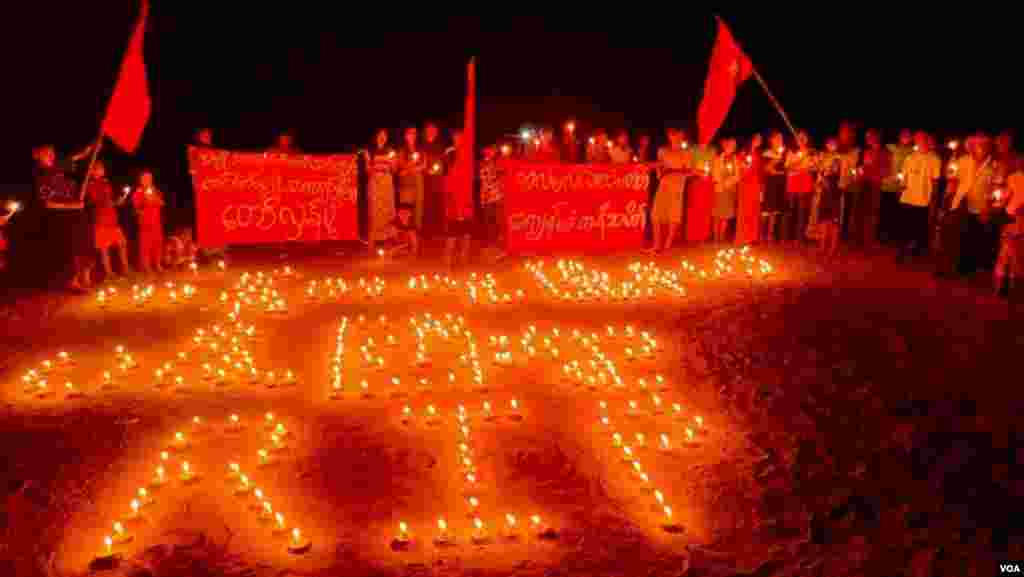 ပဇီကြီးရွာ လေကြောင်းတိုက်ခိုက်မှုကြောင့် သေဆုံးခဲ့ကြသူတွေအတွက် ကနီမြို့နယ်ပြည်သူတွေ ဆုတောင်း (Photo@ ကနီ နွေဦးတော်လှန်ရေး သပိတ်အင်အားစု)