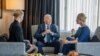 President AS Joe Biden bertemu dengan istri dari mendiang Alexey Navalny, Yulia Navalnaya (kanan) dan anaknya, Dasha Navalnaya, di San Francisco, California, pada 22 Februari 2024. (Foto: POTUS/Facebook)