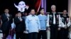 Ketiga pasangan Capres dan Cawapres berpegangan tangan dan berpose bersama usai debat terakhir di Jakarta Convention Center di Jakarta, 4 Februari 2024. (Foto: Yasuyoshi CHIBA/AFP)