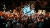 Demonstran memprotes Perdana Menteri Israel Benjamin Netanyahu dan menyerukan pemilihan umum baru, di Tel Aviv, Israel, 17 Februari 2024. (Foto: AP)