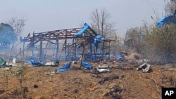কানবালুর সাগাইং গ্রামে বিমানহামলার পরের দৃশ্য। ১১ এপ্রিল ২০২৩।