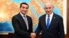 Benyamin Netanyahu və Hikmət Hacıyev (Mənbə: Azərbaycanın İsraildəki səfirliyi)