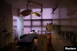 Ruang operasi klinik bedah plastik terlihat di Cheonan, Korea Selatan, 31 Agustus 2021. (Foto: REUTERS/Kim Hong-Ji)