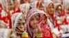 ভারতের আহমেদাবাদে একটি গণবিবাহ অনুষ্ঠান শুরুর জন্য অপেক্ষা করছে মুসলিম কনেরা৷ (ফাইল ছবি) 