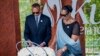 Le président Paul Kagame du Rwanda and son épouse déposent une gerbe de fleurs au Mémorial du Génocide à Kigali, le 7 avril 2024 ( Photo Jean Damascene Manishimwe/VOA) 