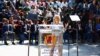 美国第一夫人吉尔·拜登2023年2月24日在纳米比亚科技大学向学生致辞。