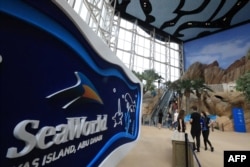 Suasana di SeaWorld, taman hiburan kehidupan laut pertama di Pulau Yas, Abu Dhabi, 21 Mei 2023. (Karim SAHIB / AFP)