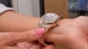 Hadian Mewah Hollywood: Jam Tangan Berlian, Sandal Kulit Buaya, dan Patung Jutaan Dolar