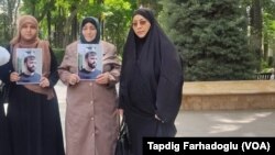 Həbsdə olan ilahiyyatçının yaxınları etiraz aksiyası keçirib 