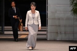 Menteri Luar Negeri baru Jepang Yoko Kamikawa kembali ke kantor perdana menteri seusai menghadiri upacara sertifikasi di Istana Kekaisaran, di Tokyo, 13 September 2023. (Kazuhiro NOGI / AFP)