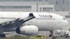 Pesawat Thai Airways di Bandara Haneda, di Tokyo, Jepang, 10 Juni 2023. (Foto: Kyodo via REUTERS)
