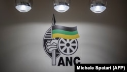Logo do ANC na sede do partido em Joanesburgo (1 Dezembro 2022)