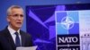 Sekretaris Jenderal NATO Jens Stoltenberg berbicara selama konferensi pers di markas besar di Brussels, Belgia 25 November 2022. (Foto: REUTERS/Johanna Geron)