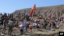ဖားကန့် ကျောက်စိမ်း လုပ်ငန်းခွင်နဲ့ စွန့်ပစ် မြေစာပုံ သတင်းဓာတ်ပုံများ