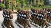 Anggota pasukan militer Myanmar tampil dalam parade memperingati ulang tahun ke-77 Pasukan Bersenjata Myanmar dalam sebuah acara di Naypyitaw, Myanmar, pada 27 Maret 2022. (Foto: AP/Aung Shine Oo)