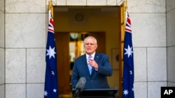 FILE - Scott Morrison (saat masih menjabat sebagai Perdana Menteri Australia) dalam konferensi pers di Gedung Parlemen di Canberra, Australia, 10 April 2022.