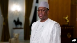 Presiden Senegal berpose sebelum melangsungkan wawancara dengan the Associated Press di Istana Kepresidenan di Dakar, Senegal, pada 9 Februari 2024. (Foto: Ap/Sylvain Cherkaoui)