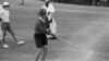 Pegolf Kathy Whitworth melakukan pukulan saat berkompetisi di sebuah turnamen di Augusta, Georgia, pada 25 November 1966. (Foto: AP/Horace Cort)