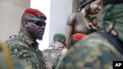 Imagem de arquivo: Presidente da Junta da Guiné-Conacri, Coronel Mamady Doumbouya