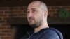 El periodista ruso Arkadi Babchenko fue encontrado baleado por la espalda en su casa de la perfieria de Kiev.