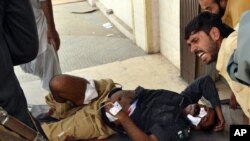 Suicide Bomber Kills At Least 30 in Pakistan