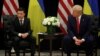 Le président Donald Trump avec le président de l'Ukraine Volodymyr Zelenskiy 
