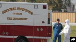 La paciente fue trasladada desde una instalación médica fuera del país a la unidad especial de los Institutos Nacionales de Salud, en Bethesda, Maryland.
