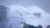 El huracán Lorenzo azotó las islas Azores con fuertes lluvias, vientos y olas altas, dañando significativamente el puerto principal de una las isla.