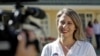 Katie Hill, alors candidate du parti démocrate dans le 25ème district du Congrès de Californie, s'entretient avec une journaliste après avoir voté dans sa ville natale d'Agua Dulce, Californie, le 6 novembre 2018.