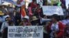 Land rights activists and villagers from Boeng Kak rallied before the Appeal Court demanding the release of Tep Vanny, Phnom Penh, Cambodia, August 8, 2017. (Hul Reaksmey/VOA Khmer) 