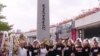 參加“清明節獻花”活動的香港各界代表
