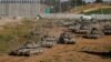 Xe tăng Israel di chuyển trên đường tới Gaza, gần biên giới Israel-Gaza, ở Israel, ngày 10 tháng 4 năm 2024.