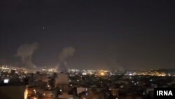 تصاویر منتشر شده در شبکه‌های اجتماعی مربوط به یک رشته از حملات اسرائيل در روز جمعه در نزدیکی تهران