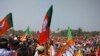 কলকাতায় পশ্চিমবঙ্গ রাজ্য নির্বাচনের আগে একটি সমাবেশে সমবেত হয়েছেন ভারতীয় জনতা পার্টির (বিজেপি) সমর্থকরা। ৭ মার্চ ২০২১। 