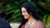 ভারতীয় অভিনেত্রী জুহি চাওলা দক্ষিণ ফ্রান্সের কানে লন্ডন-ভিত্তিক শিল্পপতি কিমি এবং পামেলা গ্রোভারের ছেলে কুণাল গ্রোভারের বিয়েতে যাওয়ার সময় ছবিটি তোলা হয়। ১৪ অক্টোবর ২০১৩। (ছবি-এপি/ব্রুনো বেবের্ট)