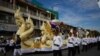 ពិធី​ដង្ហែ​ក្បួន​សព​លោក​ ជា​ ស៊ីម អតីត​ប្រធាន​គណបក្ស​ប្រជាជន​កម្ពុជា​និង​​អតីត​ប្រធាន​ព្រឹទ្ធសភា កាល​ពី​ថ្ងៃ​ទី​ ១៩​ ខែ​មិថុនា ឆ្នាំ​២០១៥។​ (នូវ​ ពៅ​លក្ខិណា/VOA)