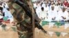 'Yan Najeriya dake arewa maso gashin kasar, mahaifar kungiyar Islama mai tsatsauran ra'ayi sun yi bikin karamar sallah ranar Alhamis da addu'o'i cikin murna da annashuwa da gaisuwar bangirma da jama'a fiye da 10,000 suka kaiwa Shehun Borno a fadarsa. 