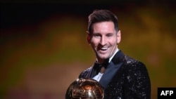 Leonel Messi recebe sétimo troféu Bola de Ouro em Paris, 29 de Novembro de 2021