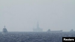 南中国海海域可见的中国海洋石油钻井平台