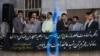 Jaksa Agung Teheran Saeed Mortazavi (kedua dari kiri) menghadiri eksekusi gantung di Teheran 2 Agustus 2007. (Foto: REUTERS/Morteza Nikoubaz)