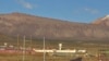 ARCHIVO - La imagen muestra la zona militar de Tacna, rodeada de montañas, en Perú, el 12 de mayo de 2023. 
