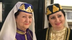 Фото: Дінара Фаїзова разом з мамою, відомою співачкою Уріє Керменчіклі