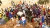 Wasu Mutanen da aka ceto daga dajin Sambisa a wani sansani suna jira a duba lafiyarsu