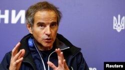 Direktur Jenderal Badan Energi Atom Internasional (IAEA) Rafael Grossi berbicara dalam sebuah konferensi pers di Kyiv, Ukraina, pada 6 Februari 2024. (Foto: Reuters/Valentyn Ogirenko)