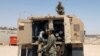 Tentara AS mengisi bahan bakar sebuah truk militer di pangkalan udara AS di Irak (foto: dok). 