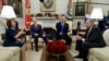 Líderes demócratas discuten con el presidente Donald Trump sobre el cierre del gobierno y la necesidad de incluir los fondos para construir el muro en la frontera con México como parte del presupuesto.