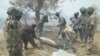 Dakarun Najeriya suna kallon wasu bama-bamai hadin gida da su ka tsinta a dajin Sambisa
